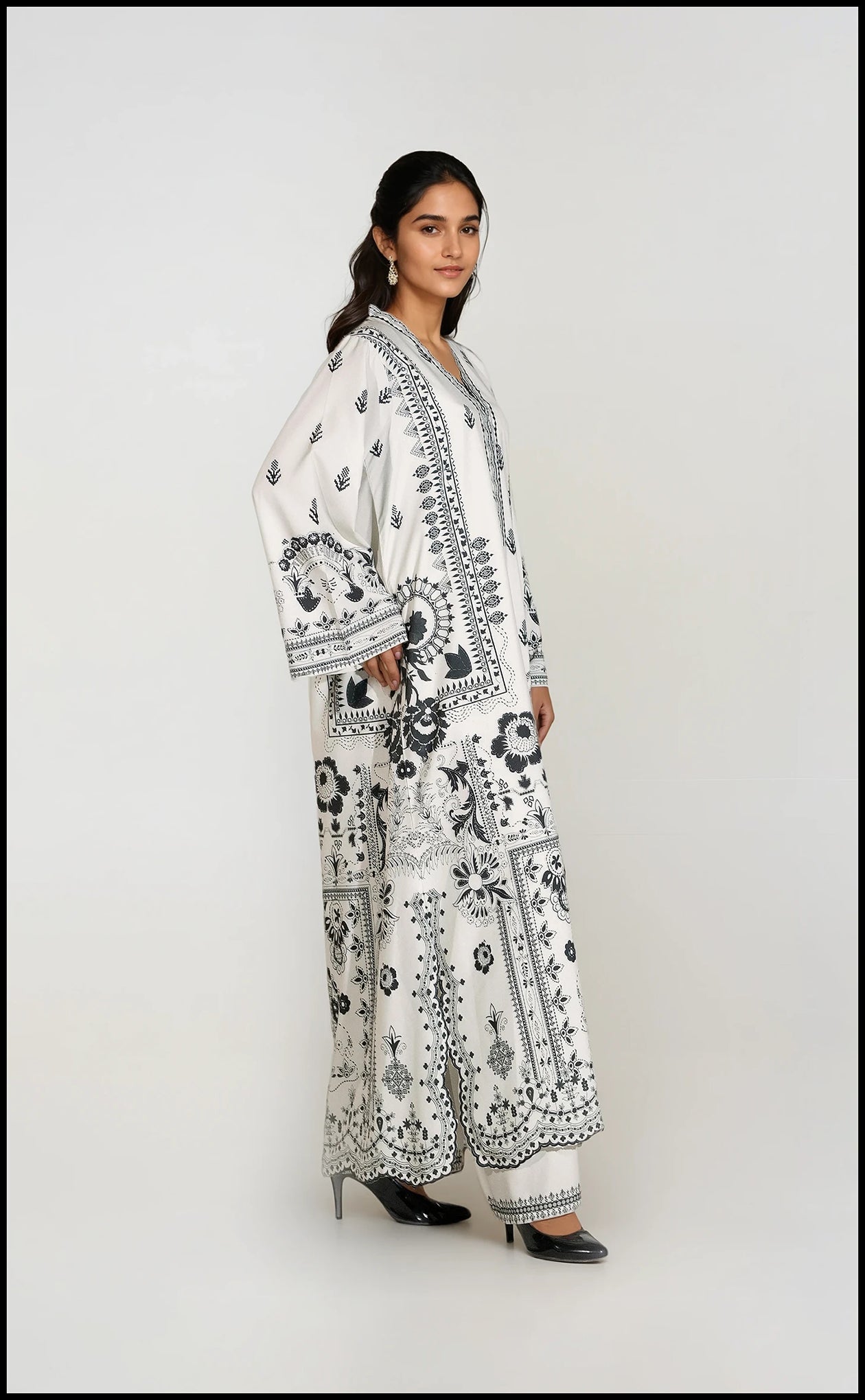 Monochrome Palmduct_name - SILA