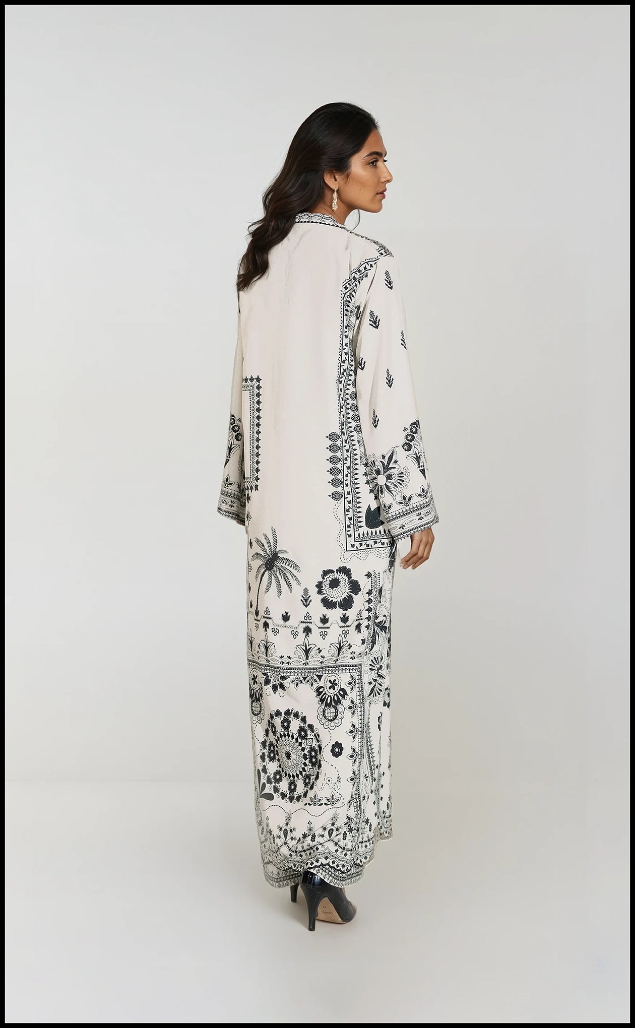 Monochrome Palmduct_name - SILA